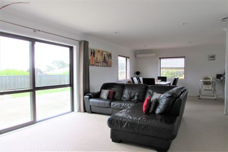 Photo of property in 42 Sunstone Crescent, Brown Owl, Upper Hutt, 5018