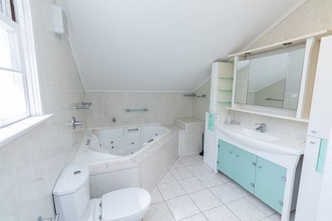 Photo of property in 13 David Crescent, Karori, Wellington, 6012