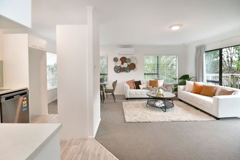 Photo of property in 1/70 Athena Drive, Totara Vale, Auckland, 0629