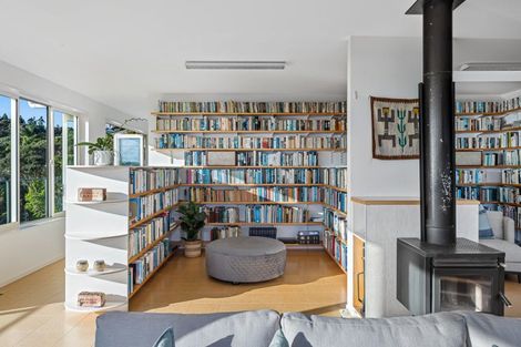 Photo of property in 52 Beauvoir Avenue, Matakatia, Whangaparaoa, 0930