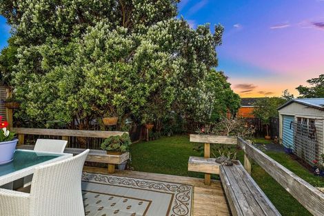 Photo of property in 2 Allington Road, Massey, Auckland, 0614