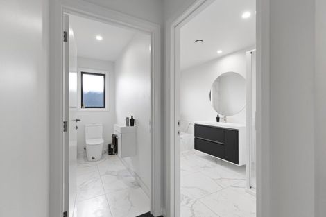 Photo of property in 2 Corsica Court, Fitzherbert, Palmerston North, 4410