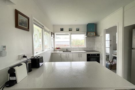 Photo of property in 42 Cheval Drive, Totara Vale, Auckland, 0629