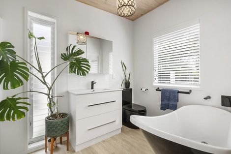 Photo of property in 80 Park Hill Road, Birkenhead, Auckland, 0626