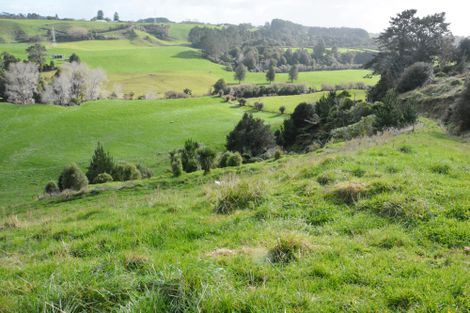 Photo of property in 37 Allan Road, Burgess Park, New Plymouth, 4371