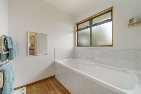 Photo of property in 86 Pahiatua Street, Hokowhitu, Palmerston North, 4410