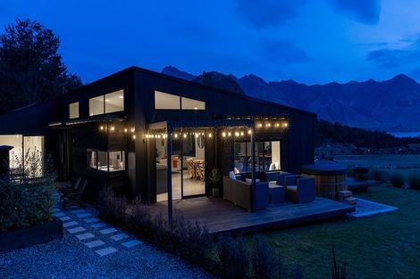 Photo of property in 18 Lookout Drive, Mount Creighton, Queenstown, 9371