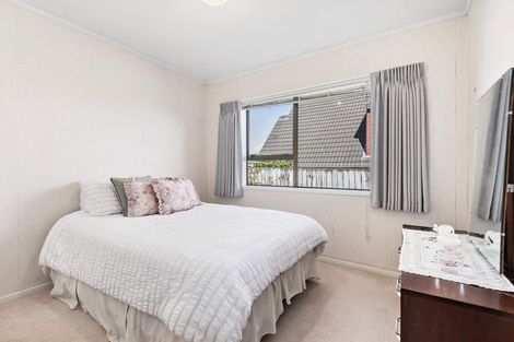 Photo of property in 2/10 Bolton Street, Blockhouse Bay, Auckland, 0600