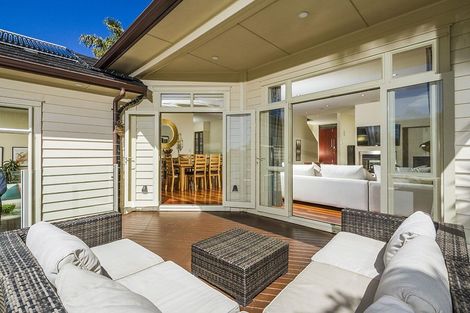 Photo of property in 25 Ocean View Road, Milford, Auckland, 0620