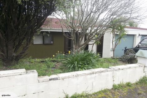 Photo of property in 57 Cron Avenue, Te Atatu South, Auckland, 0610