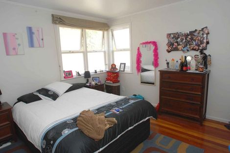 Photo of property in 2/46 Bond Crescent, Forrest Hill, Auckland, 0620