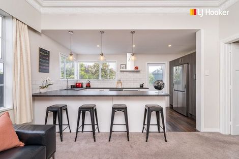 Photo of property in 10 Hargest Crescent, Saint Kilda, Dunedin, 9012