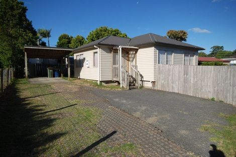 Photo of property in 11 Helleur Road, Massey, Auckland, 0614