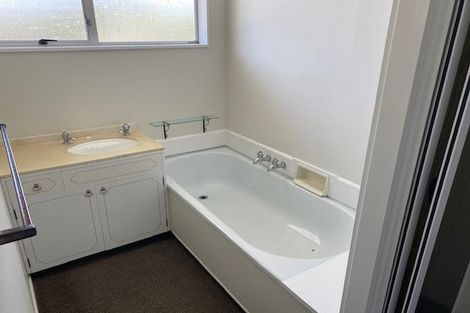 Photo of property in 16a Broadfell Avenue, Avonhead, Christchurch, 8042