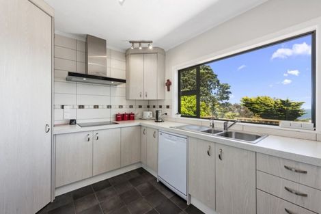 Photo of property in 35 Oakleigh Street, Maungaraki, Lower Hutt, 5010