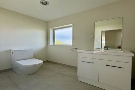 Photo of property in 240 Sturges Road, Henderson, Auckland, 0612