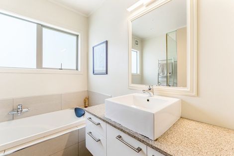 Photo of property in 10 Coromandel Crescent, Mairangi Bay, Auckland, 0630