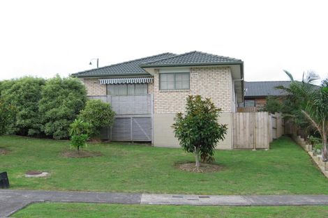 Photo of property in 1 Chadlington Avenue, Henderson, Auckland, 0612