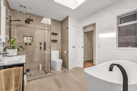 Photo of property in 10 Rena Place, Whitianga, 3510