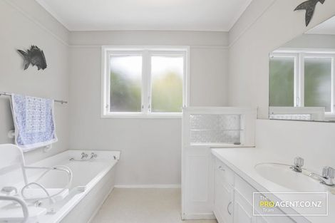 Photo of property in 50 Rimutaka Place, Titirangi, Auckland, 0604