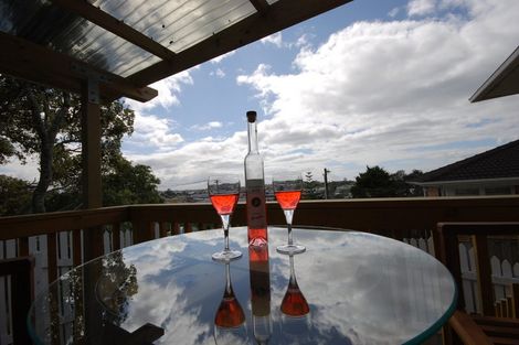 Photo of property in 1/10 Anne Road, Hillcrest, Auckland, 0627