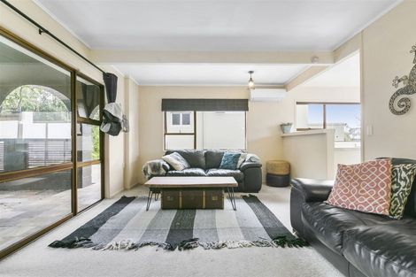 Photo of property in 1/2 Salem Place, Torbay, Auckland, 0630