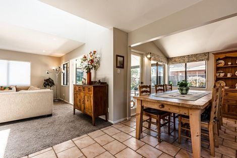 Photo of property in 2/25 Knights Road, Rothesay Bay, Auckland, 0630