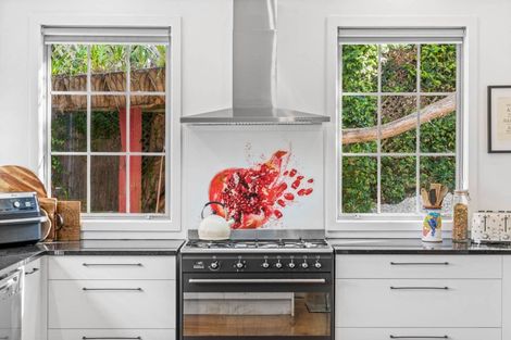Photo of property in 52 Rising Parade, Fairview Heights, Auckland, 0632