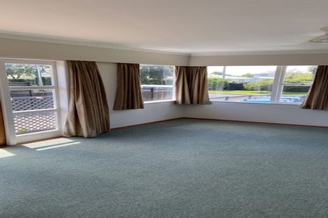 Photo of property in 90 Gloria Avenue, Te Atatu Peninsula, Auckland, 0610