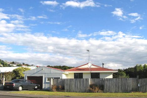 Photo of property in 28 Devonshire Road, Unsworth Heights, Auckland, 0632