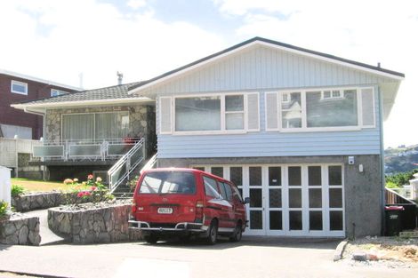 Photo of property in 15 Southern Cross Crescent, Island Bay, Wellington, 6023