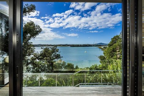 Photo of property in 10a First Avenue, Stanley Point, Auckland, 0624