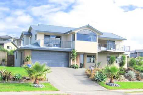 Photo of property in 35 Roberta Crescent, Orewa, 0931