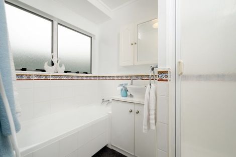 Photo of property in 76 Birdwood Road, Swanson, Auckland, 0612