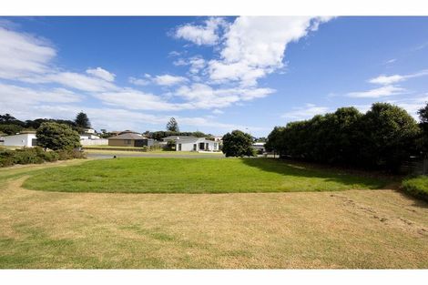 Photo of property in 24 Sunset Drive, Baylys Beach, 0377