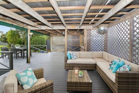 Photo of property in 9 Moxham Grove, Massey, Auckland, 0614