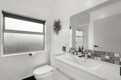 Photo of property in 9 Te Whenu Crescent, Marshland, Christchurch, 8083