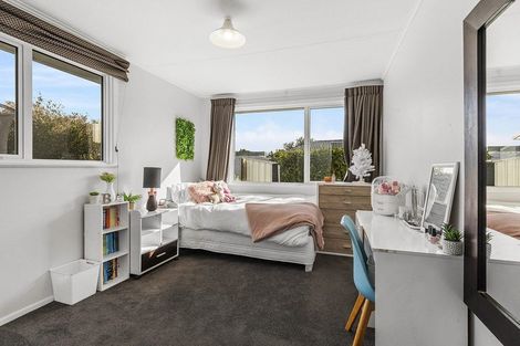 Photo of property in 35 Beauzami Crescent, Ascot Park, Porirua, 5024