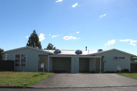 Photo of property in 11 Rena Place, West Harbour, Auckland, 0618