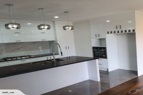 Photo of property in 20 Vinistra Road, Kumeu, 0810