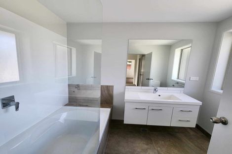 Photo of property in 4a Bosun Place, Te Atatu Peninsula, Auckland, 0610