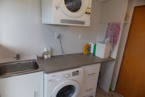 Photo of property in 32 Pioneer Highway, Awapuni, Palmerston North, 4412