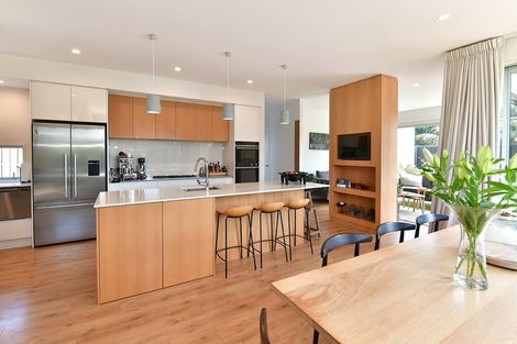 Photo of property in 52 Walton Street, Red Beach, 0932