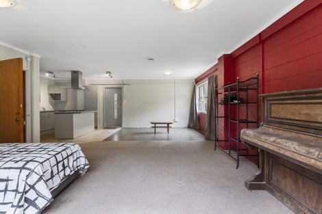 Photo of property in 12 Tanglewood Place, Cockle Bay, Auckland, 2014