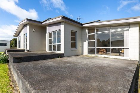 Photo of property in 108 Riversdale Drive, Merrilands, New Plymouth, 4312