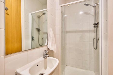 Photo of property in Endeavour Apartments, 3/125 Thorndon Quay, Pipitea, Wellington, 6011