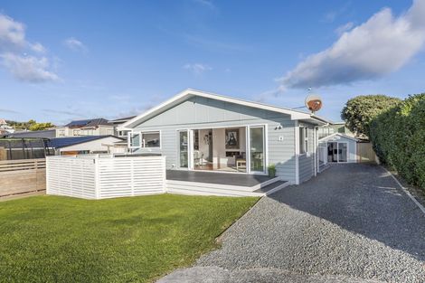 Photo of property in 3 Terrace Road, Titahi Bay, Porirua, 5022