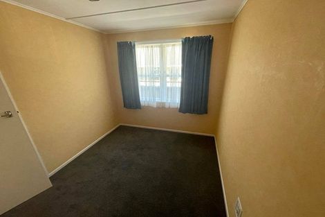 Photo of property in 73 Victory Crescent, Tawa, Wellington, 5028