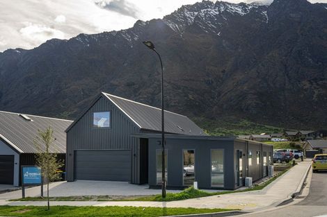 Photo of property in 33 Forage Road, Jacks Point, 9371