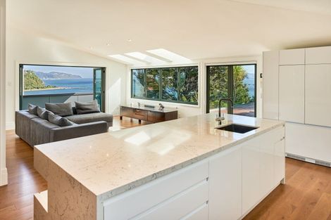 Photo of property in 21 Dillon Street, Lowry Bay, Lower Hutt, 5013